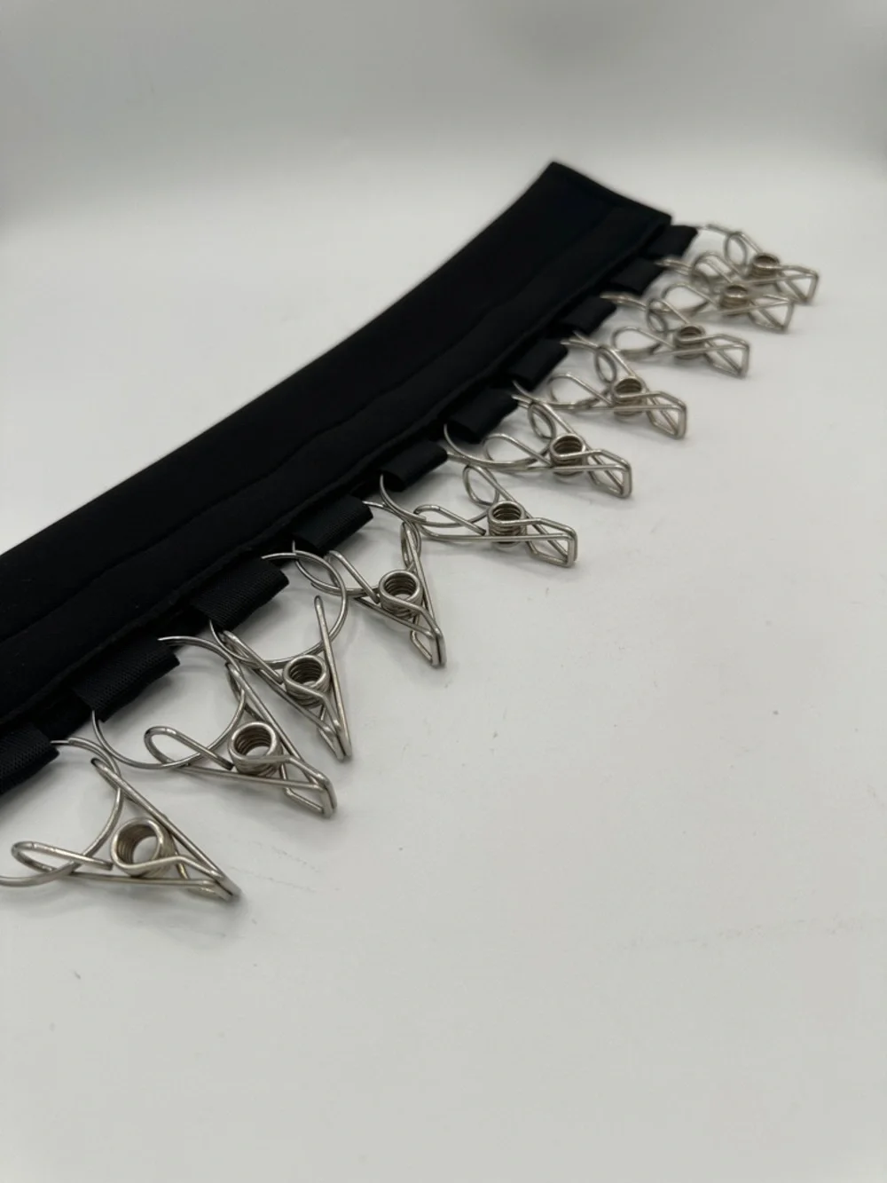 Multifunctional hanger rack with clips for caps, gloves, drying clothes